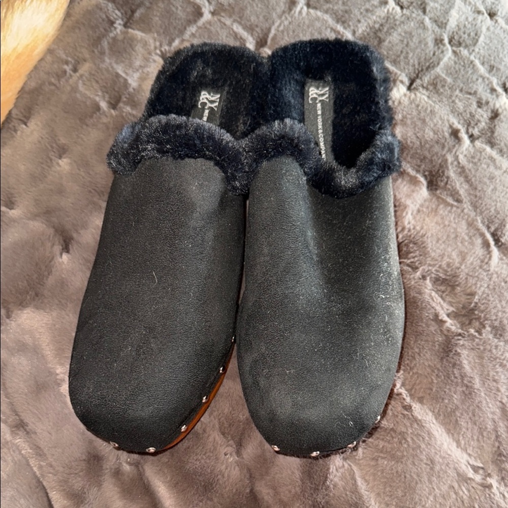 New York & Company Black Cozy clog